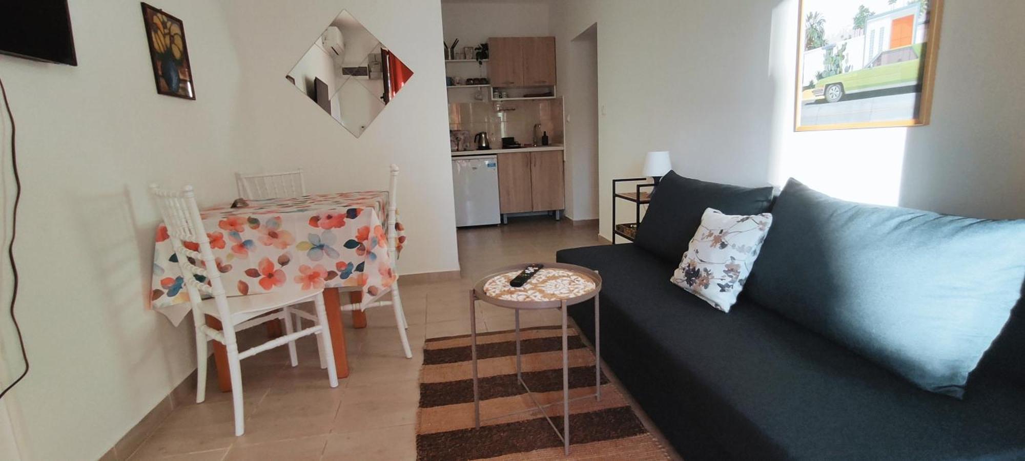 Kadena Apartments โกตอร์ ภายนอก รูปภาพ