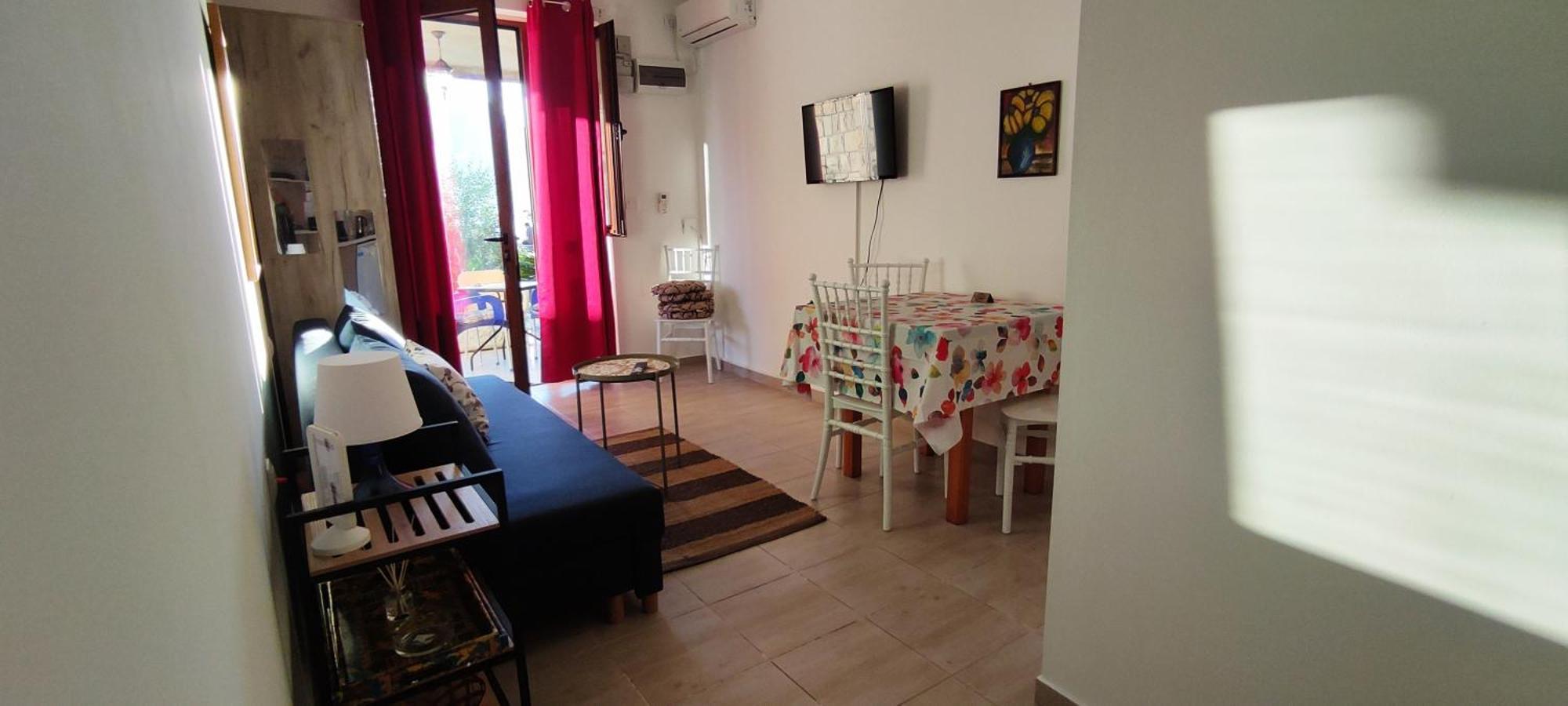 Kadena Apartments โกตอร์ ภายนอก รูปภาพ