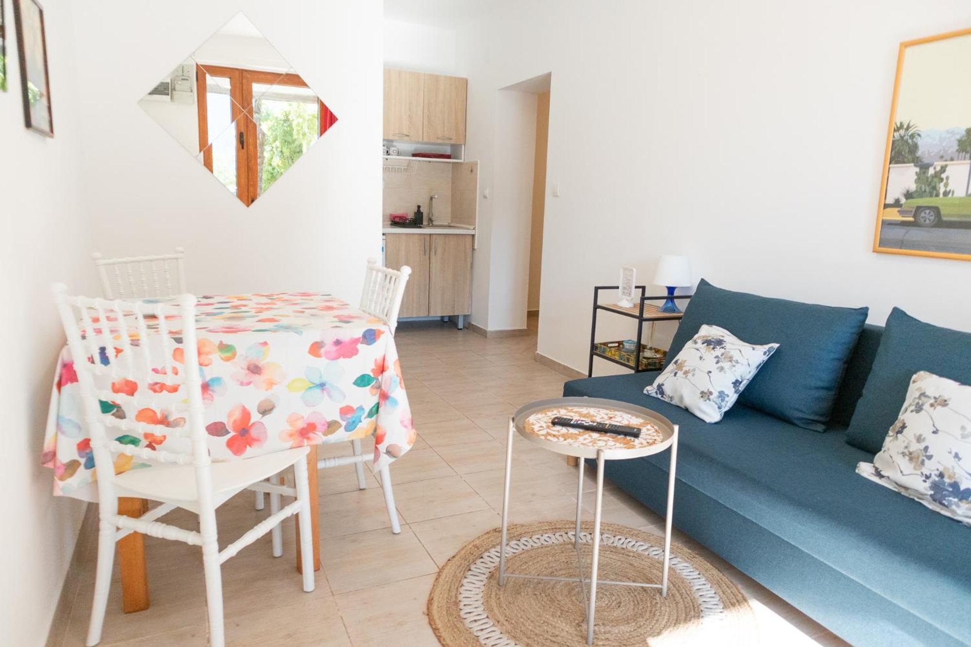 Kadena Apartments โกตอร์ ภายนอก รูปภาพ