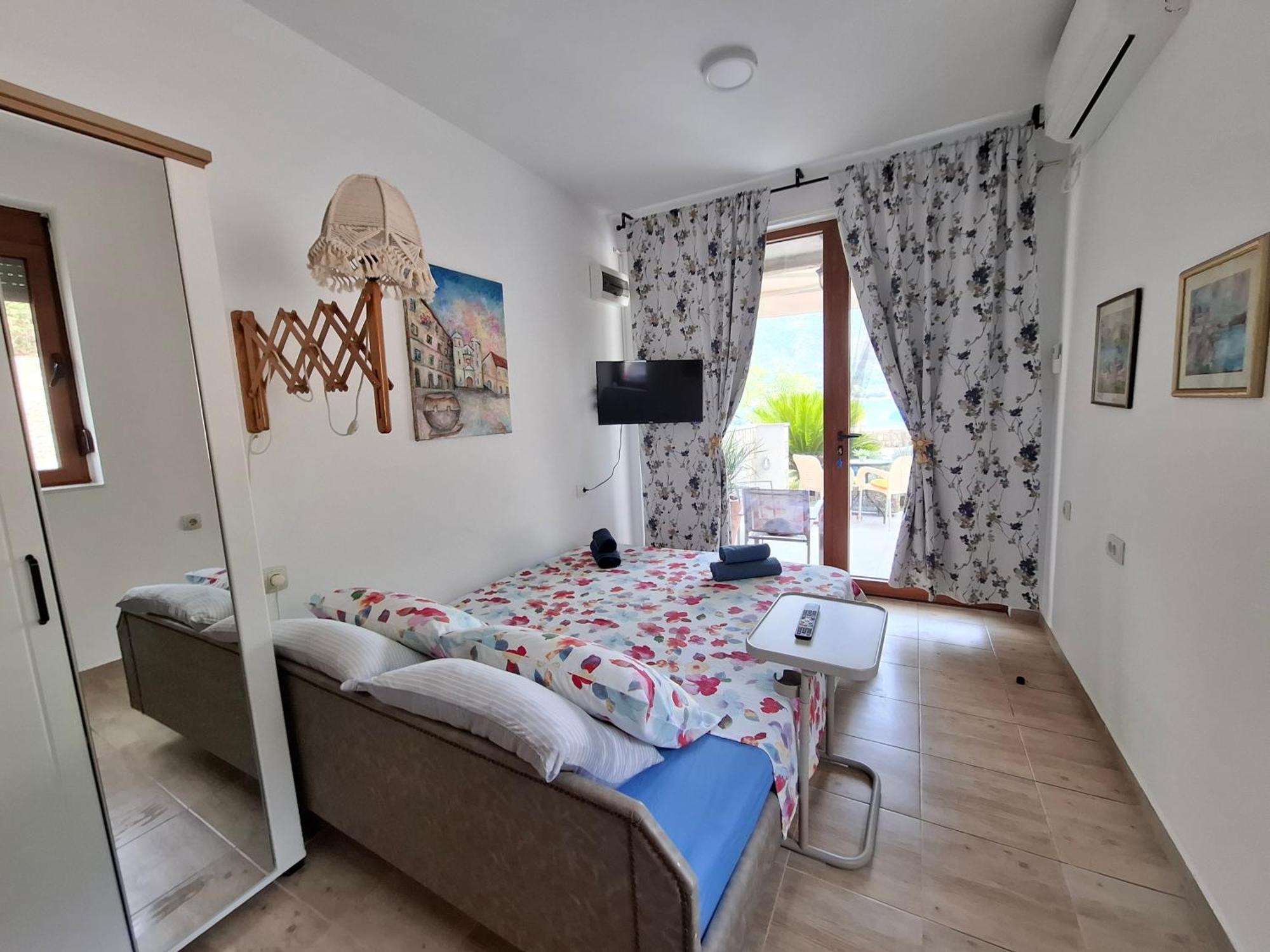 Kadena Apartments โกตอร์ ภายนอก รูปภาพ