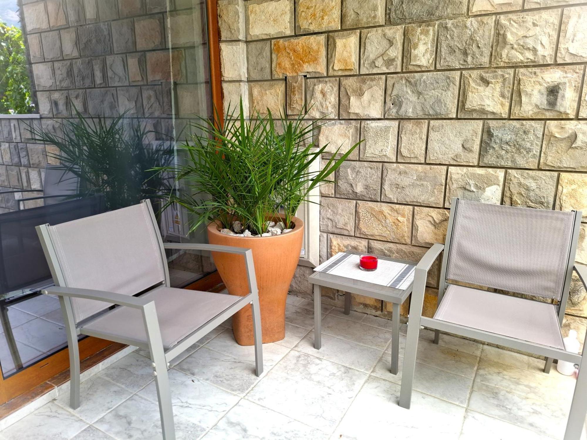 Kadena Apartments โกตอร์ ห้อง รูปภาพ