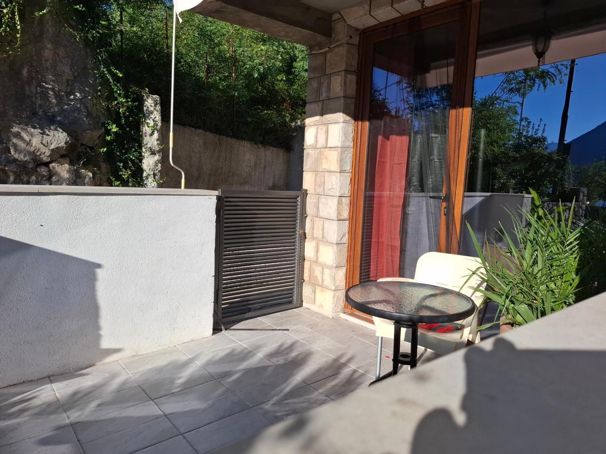 Kadena Apartments โกตอร์ ห้อง รูปภาพ