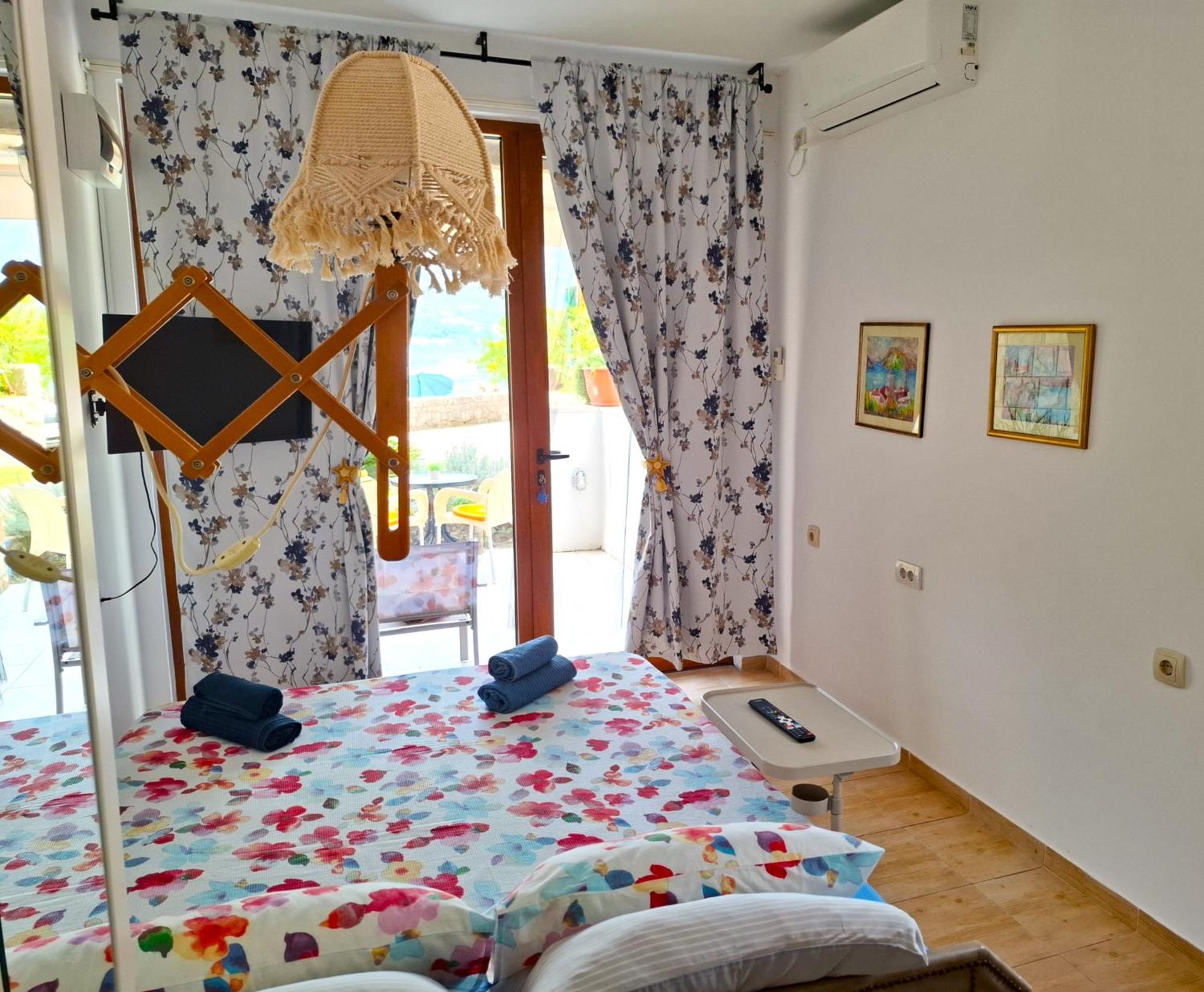 Kadena Apartments โกตอร์ ภายนอก รูปภาพ
