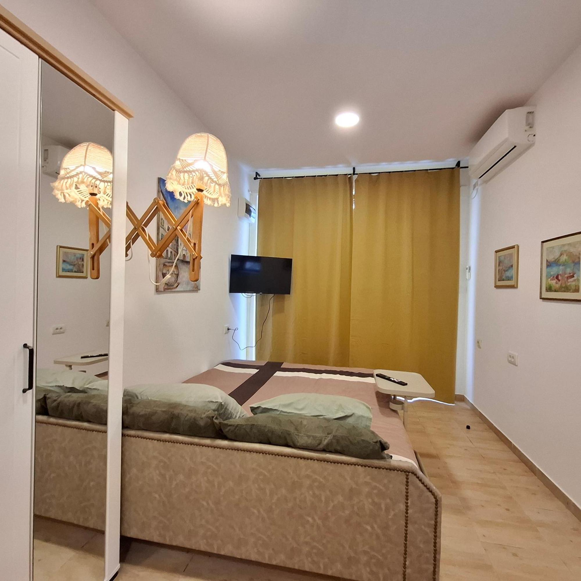 Kadena Apartments โกตอร์ ภายนอก รูปภาพ